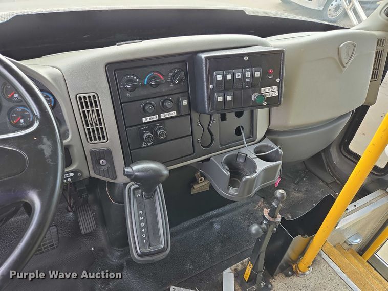 image for item DX7404 2013 IC shuttle bus