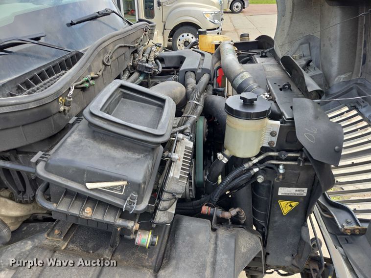 image for item DX7404 2013 IC shuttle bus