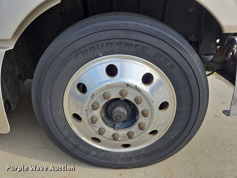 image for item DX7404 2013 IC shuttle bus