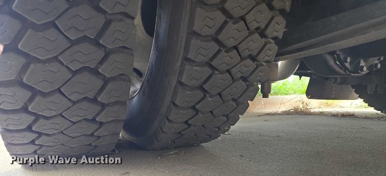 image for item DX7404 2013 IC shuttle bus