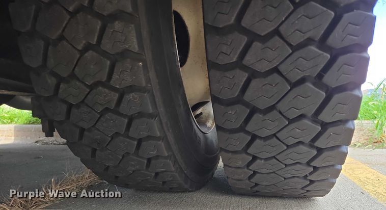 image for item DX7404 2013 IC shuttle bus