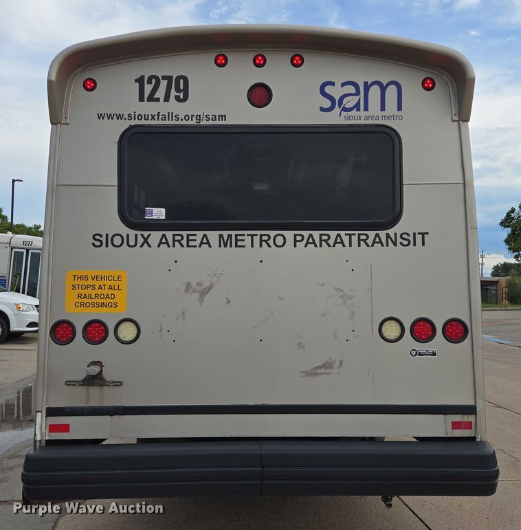 image for item DX7405 2013 IC shuttle bus