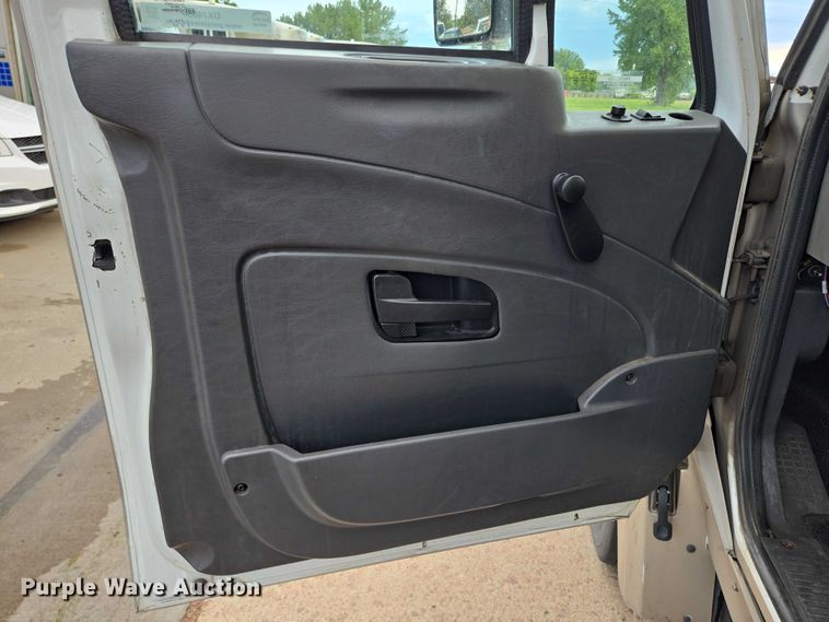 image for item DX7405 2013 IC shuttle bus