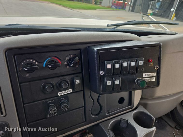 image for item DX7405 2013 IC shuttle bus