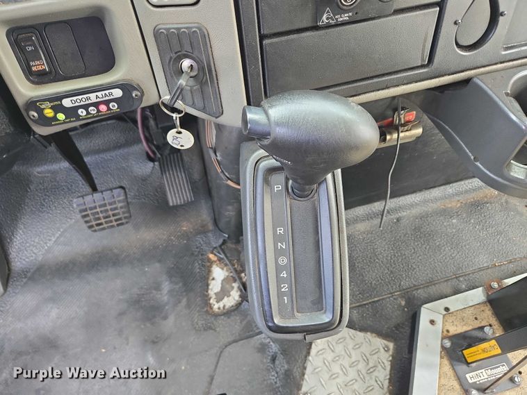 image for item DX7405 2013 IC shuttle bus