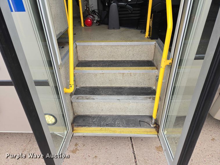 image for item DX7405 2013 IC shuttle bus