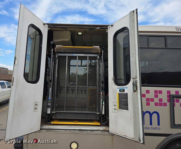 image for item DX7405 2013 IC shuttle bus