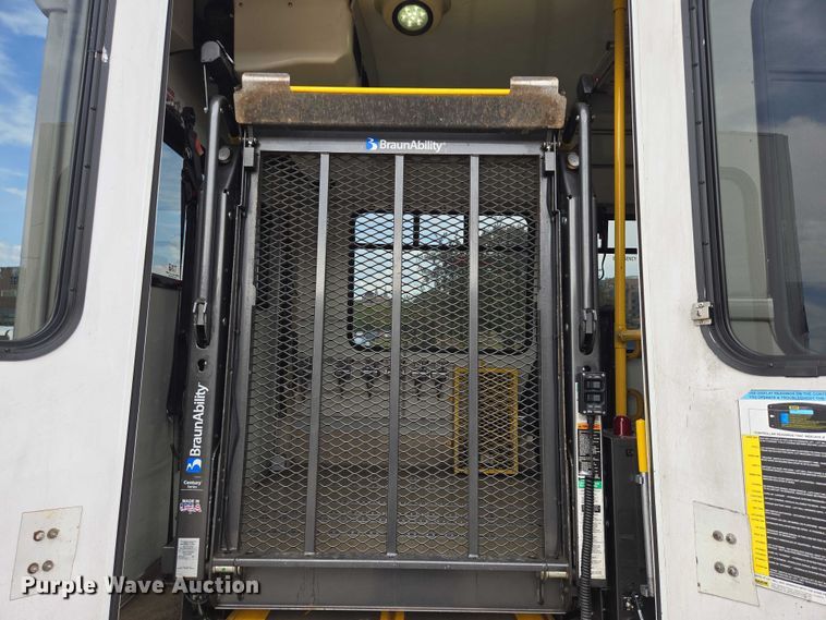 image for item DX7405 2013 IC shuttle bus