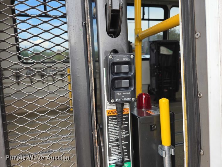 image for item DX7405 2013 IC shuttle bus