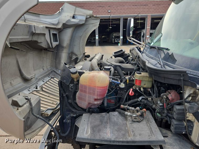 image for item DX7405 2013 IC shuttle bus