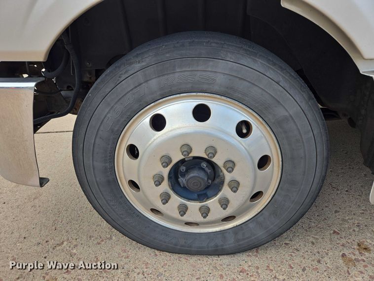 image for item DX7405 2013 IC shuttle bus