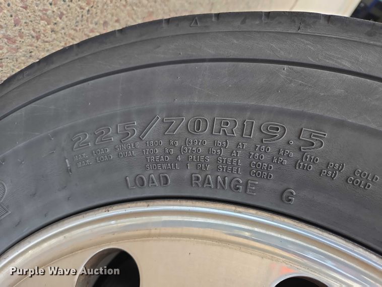 image for item DX7405 2013 IC shuttle bus