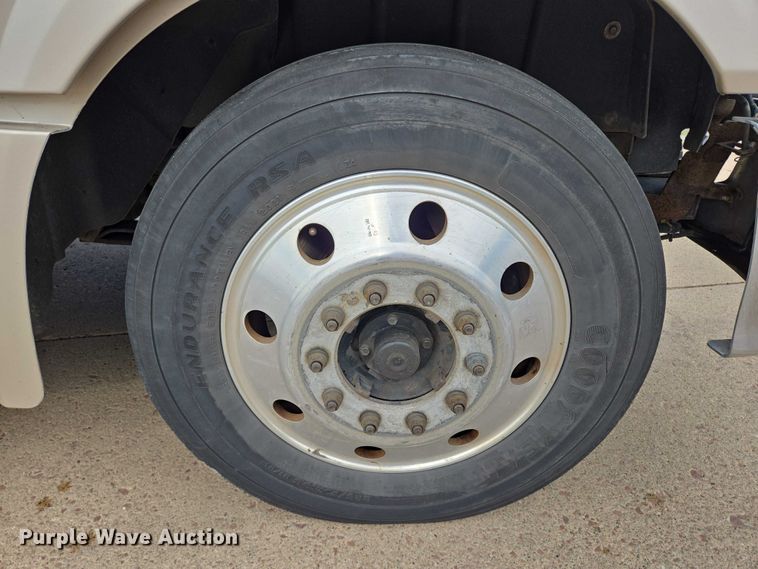 image for item DX7405 2013 IC shuttle bus