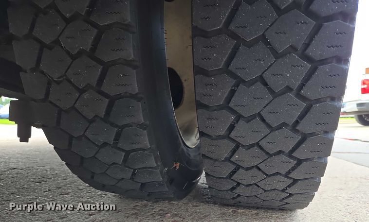 image for item DX7405 2013 IC shuttle bus