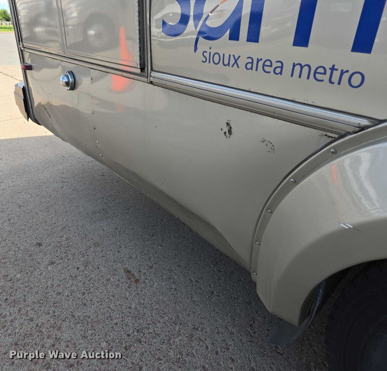 image for item DX7406 2015 IC shuttle bus