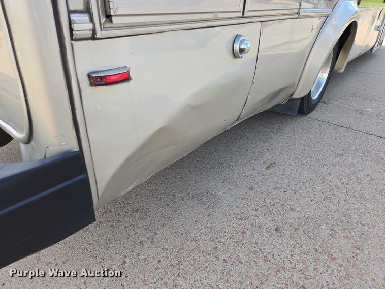 image for item DX7406 2015 IC shuttle bus