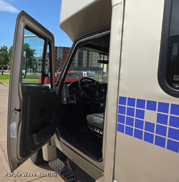 image for item DX7406 2015 IC shuttle bus