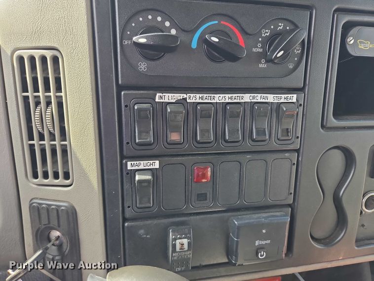 image for item DX7406 2015 IC shuttle bus