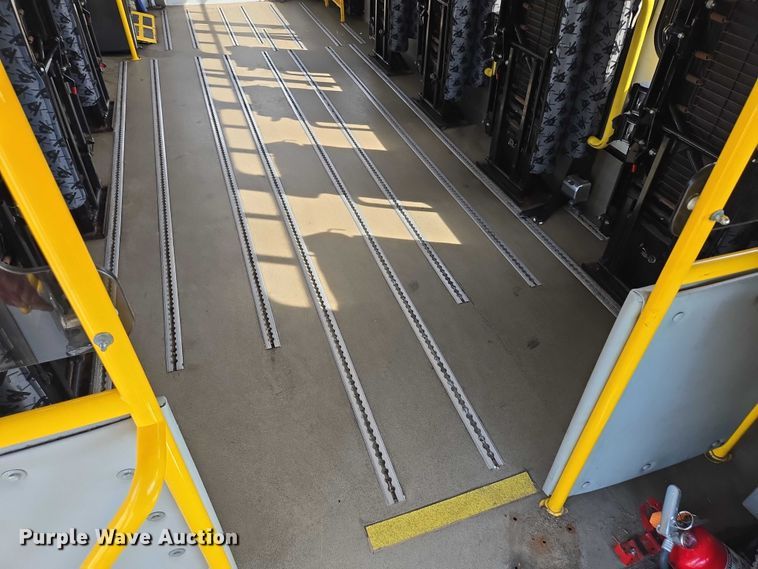 image for item DX7406 2015 IC shuttle bus