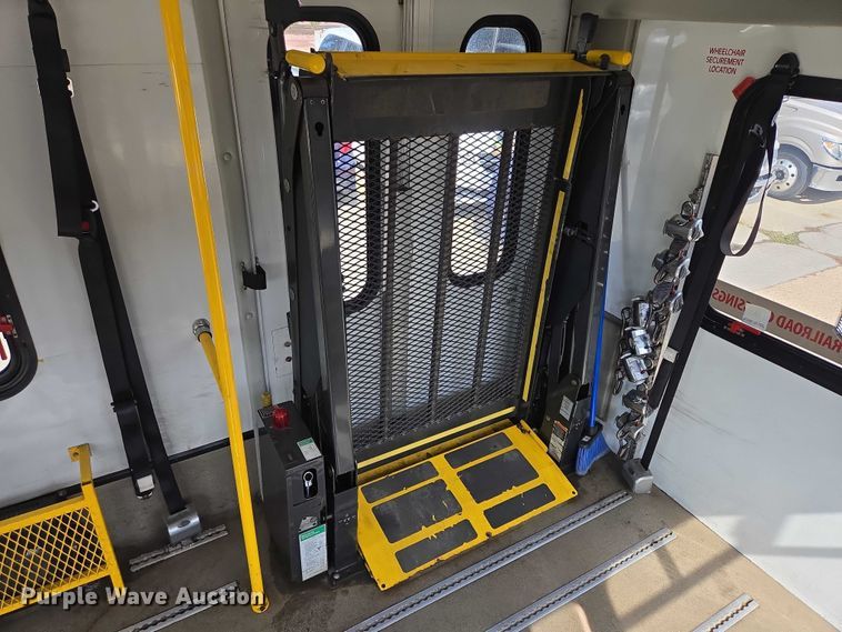 image for item DX7406 2015 IC shuttle bus