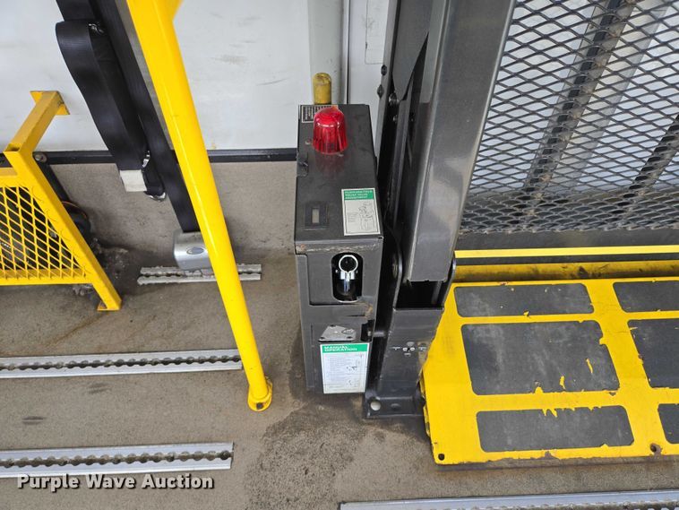 image for item DX7406 2015 IC shuttle bus