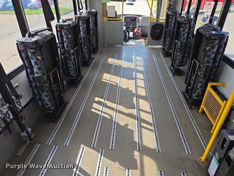 image for item DX7406 2015 IC shuttle bus