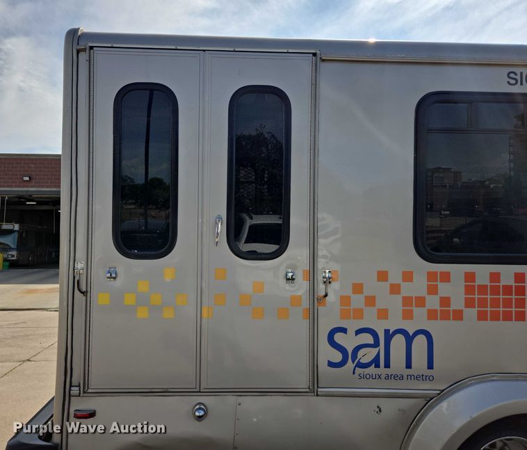 image for item DX7406 2015 IC shuttle bus