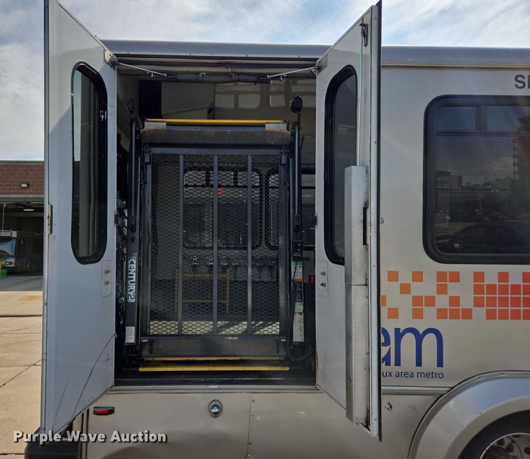 image for item DX7406 2015 IC shuttle bus