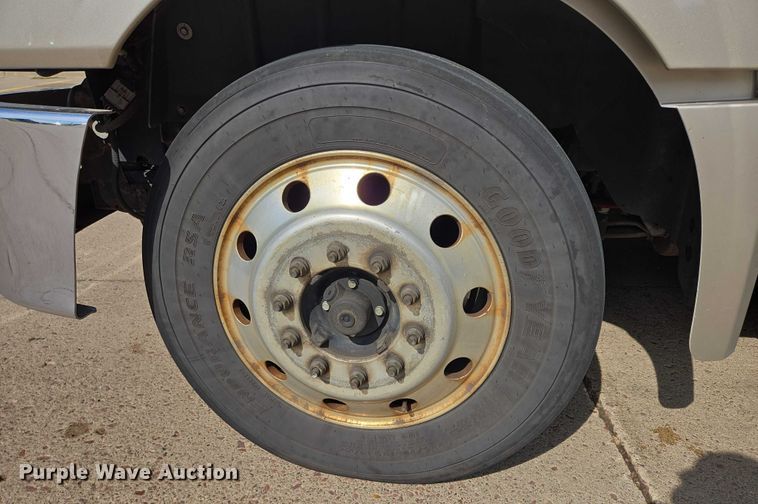 image for item DX7406 2015 IC shuttle bus