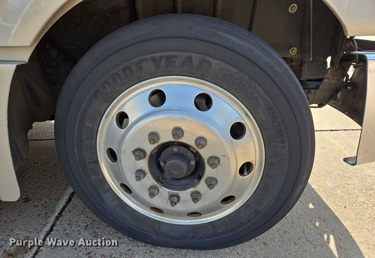 image for item DX7406 2015 IC shuttle bus