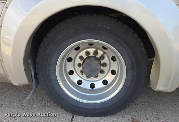 image for item DX7406 2015 IC shuttle bus