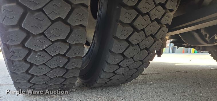 image for item DX7406 2015 IC shuttle bus