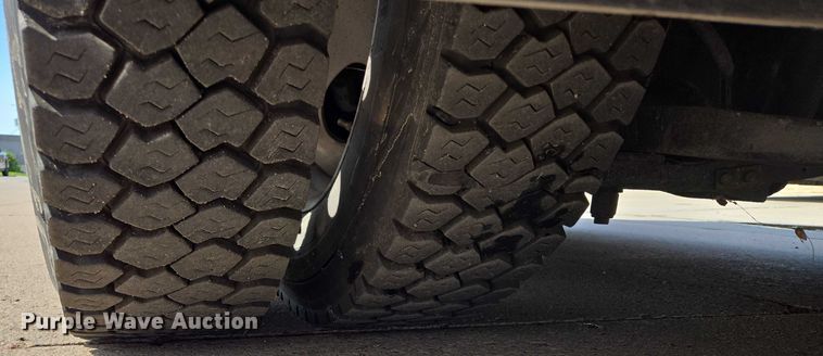 image for item DX7406 2015 IC shuttle bus