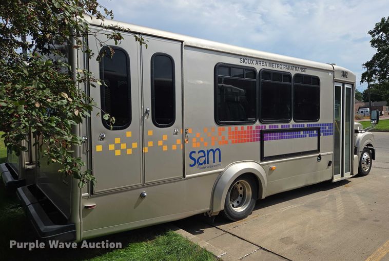 image for item DX7407 2015 IC shuttle bus