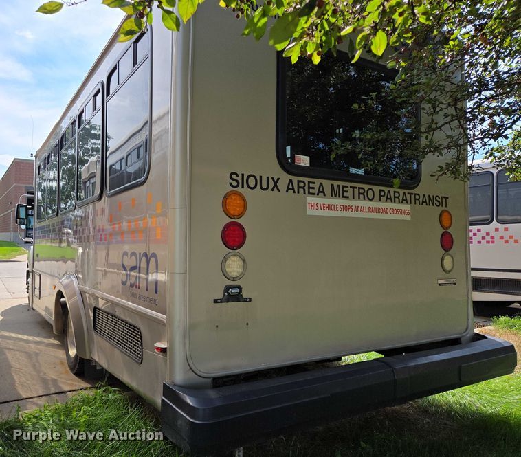 image for item DX7407 2015 IC shuttle bus