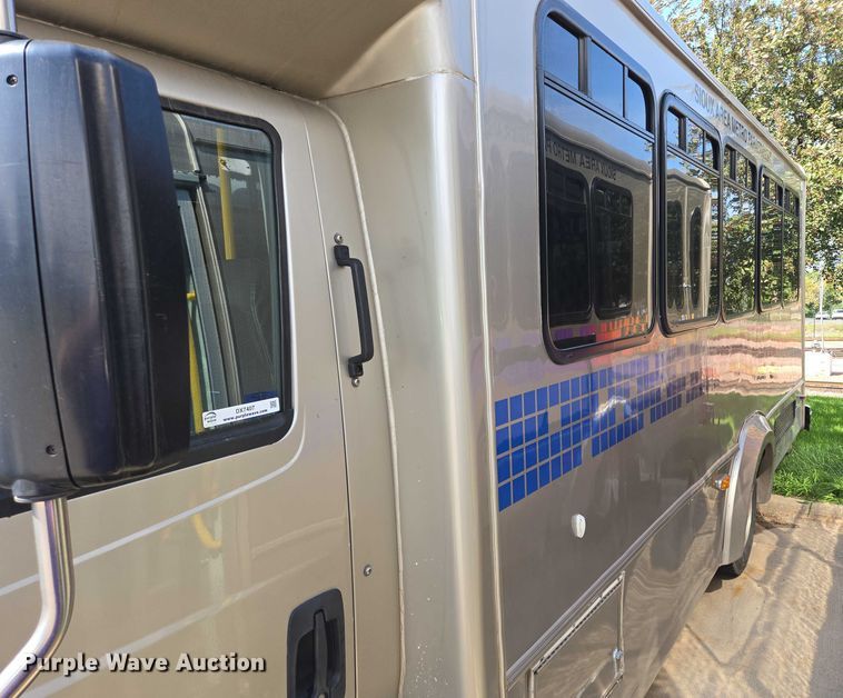 image for item DX7407 2015 IC shuttle bus