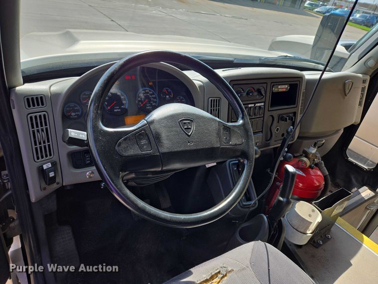 image for item DX7407 2015 IC shuttle bus