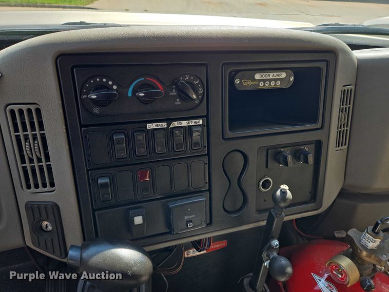 image for item DX7407 2015 IC shuttle bus