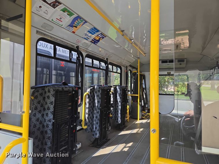 image for item DX7407 2015 IC shuttle bus