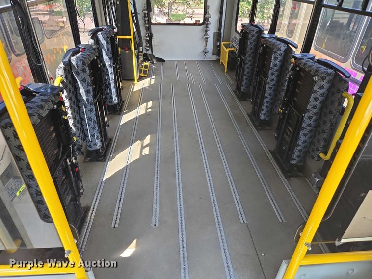 image for item DX7407 2015 IC shuttle bus