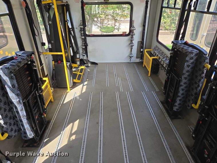 image for item DX7407 2015 IC shuttle bus