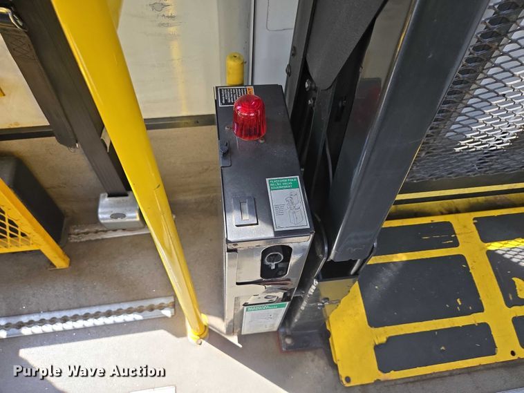 image for item DX7407 2015 IC shuttle bus