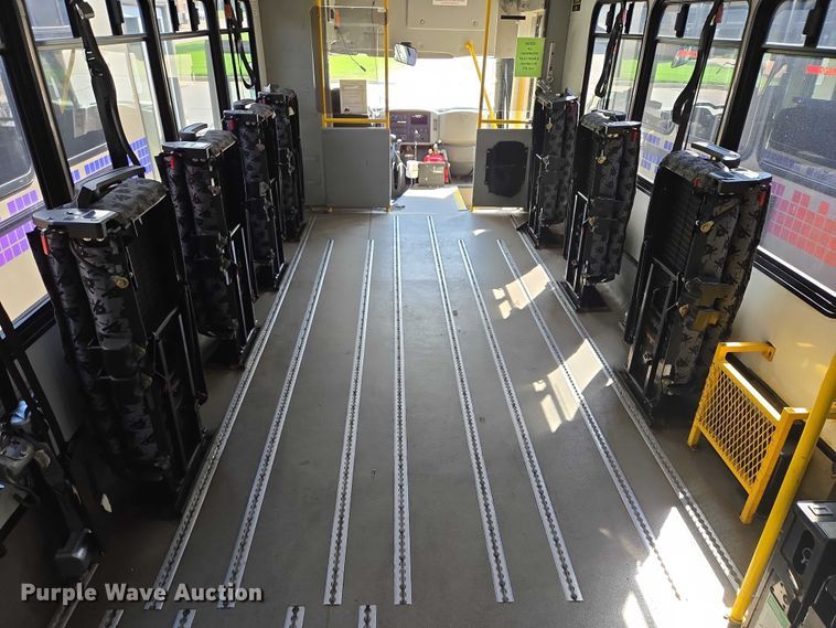 image for item DX7407 2015 IC shuttle bus