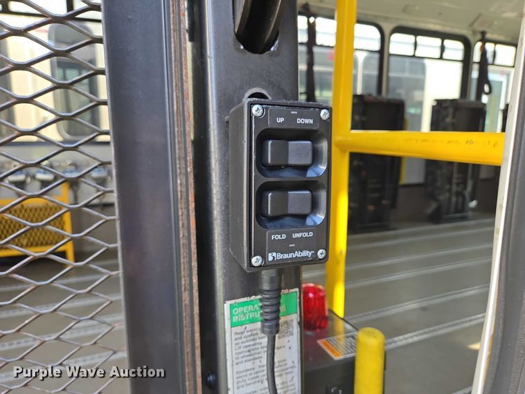 image for item DX7407 2015 IC shuttle bus