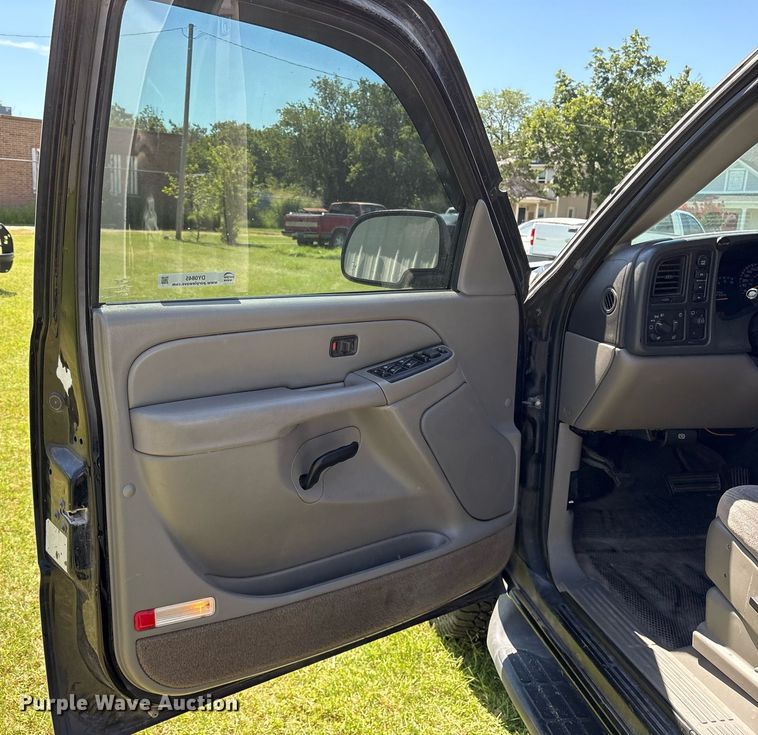 image for item DY0845 2005 Chevrolet Tahoe SUV