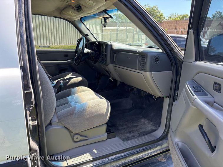 image for item DY0845 2005 Chevrolet Tahoe SUV