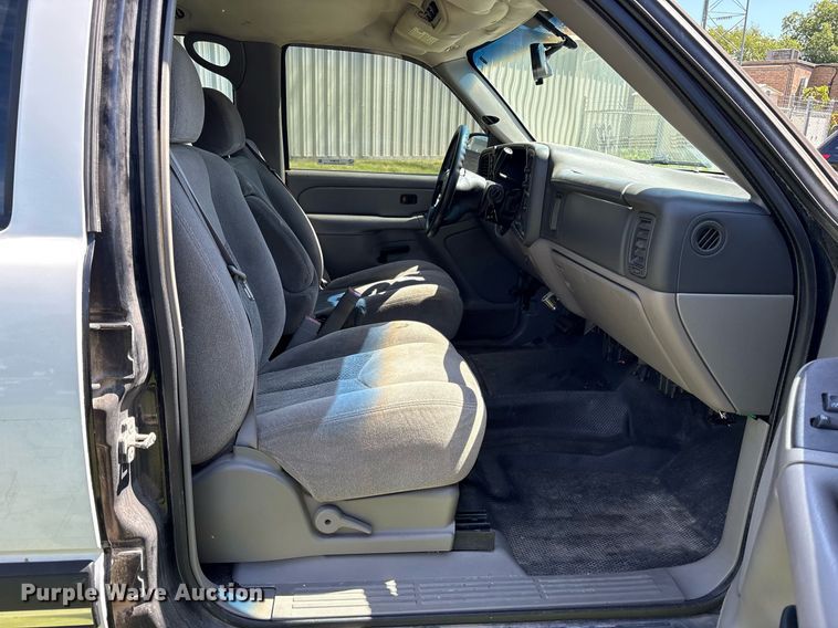 image for item DY0845 2005 Chevrolet Tahoe SUV