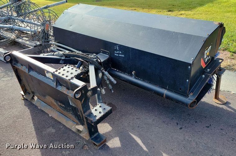 image for item DZ6495 1998 CAT BA18 skid steer broom