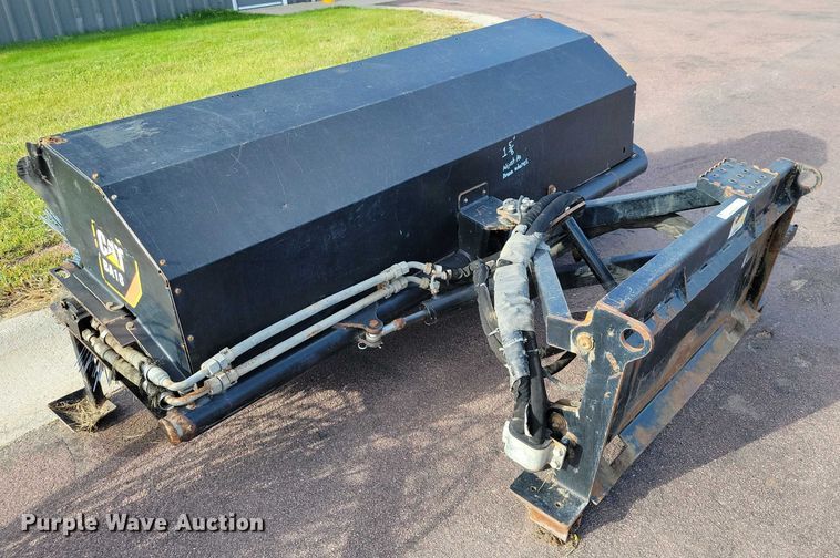 image for item DZ6495 1998 CAT BA18 skid steer broom