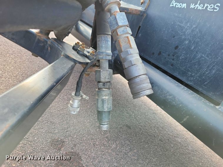 image for item DZ6495 1998 CAT BA18 skid steer broom